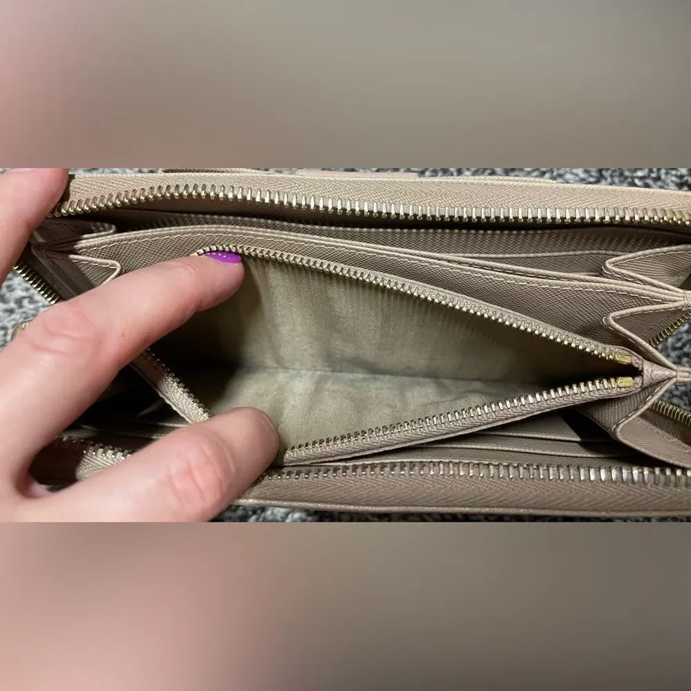 Prada Fiocco wallet